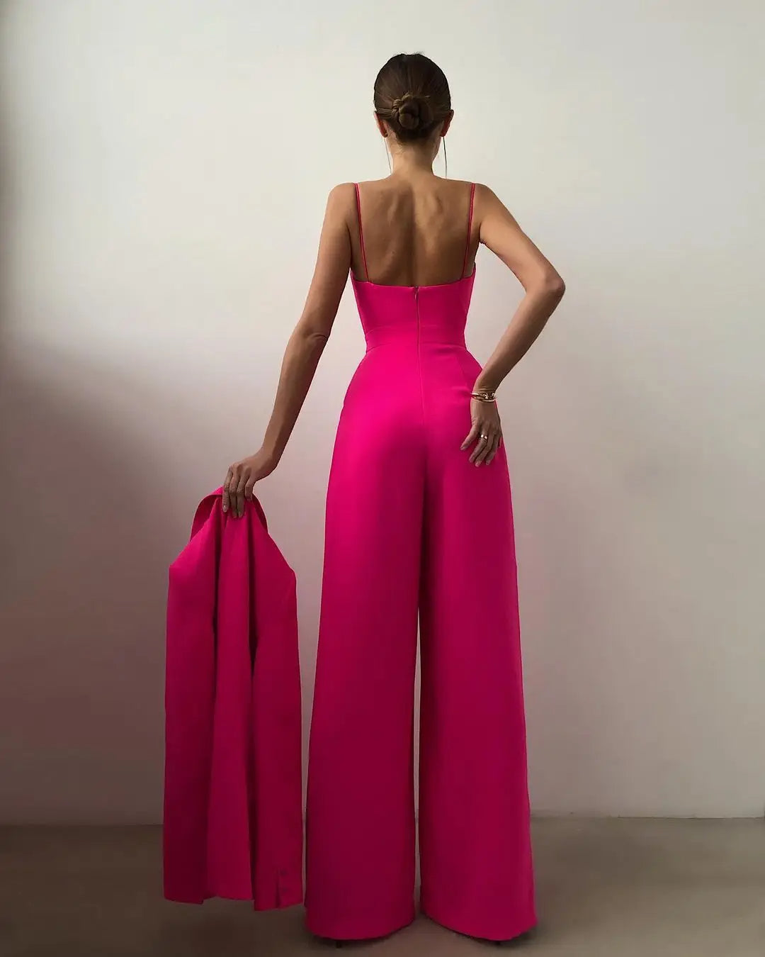 Ärmelloser Jumpsuit mit hoher Taille und weitem Bein
