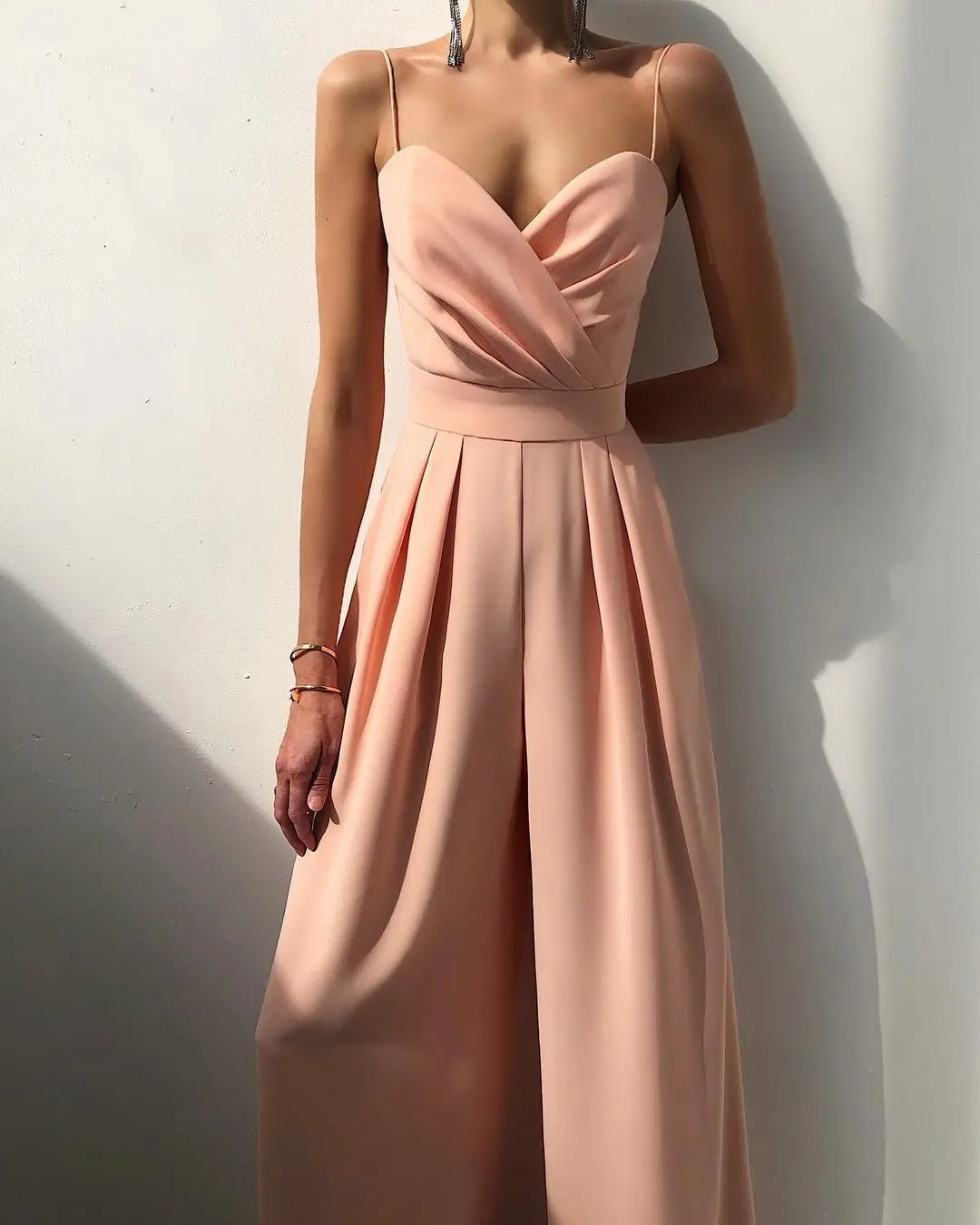 Ärmelloser Jumpsuit mit hoher Taille und weitem Bein