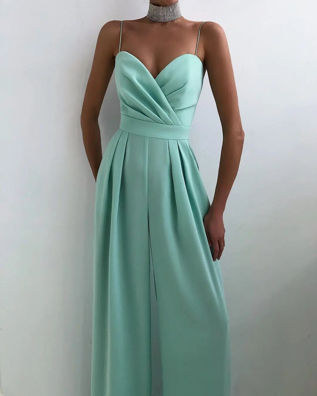 Ärmelloser Jumpsuit mit hoher Taille und weitem Bein