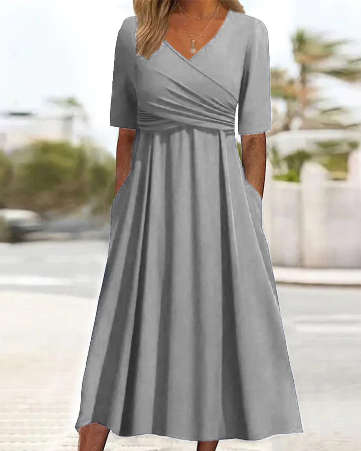 Gekreuzte Kleid mit kurzen Ärmeln