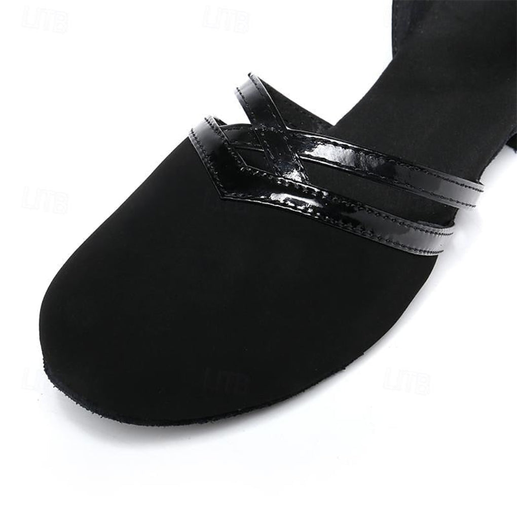 Latein-Tanzschuhe für Mädchen auf der Tanzfläche