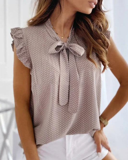 Elegante ärmellose Bluse mit Rüschen und Schleifendetail