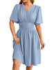 Blaues Midikleid mit V-Ausschnitt und kurzen Ärmeln