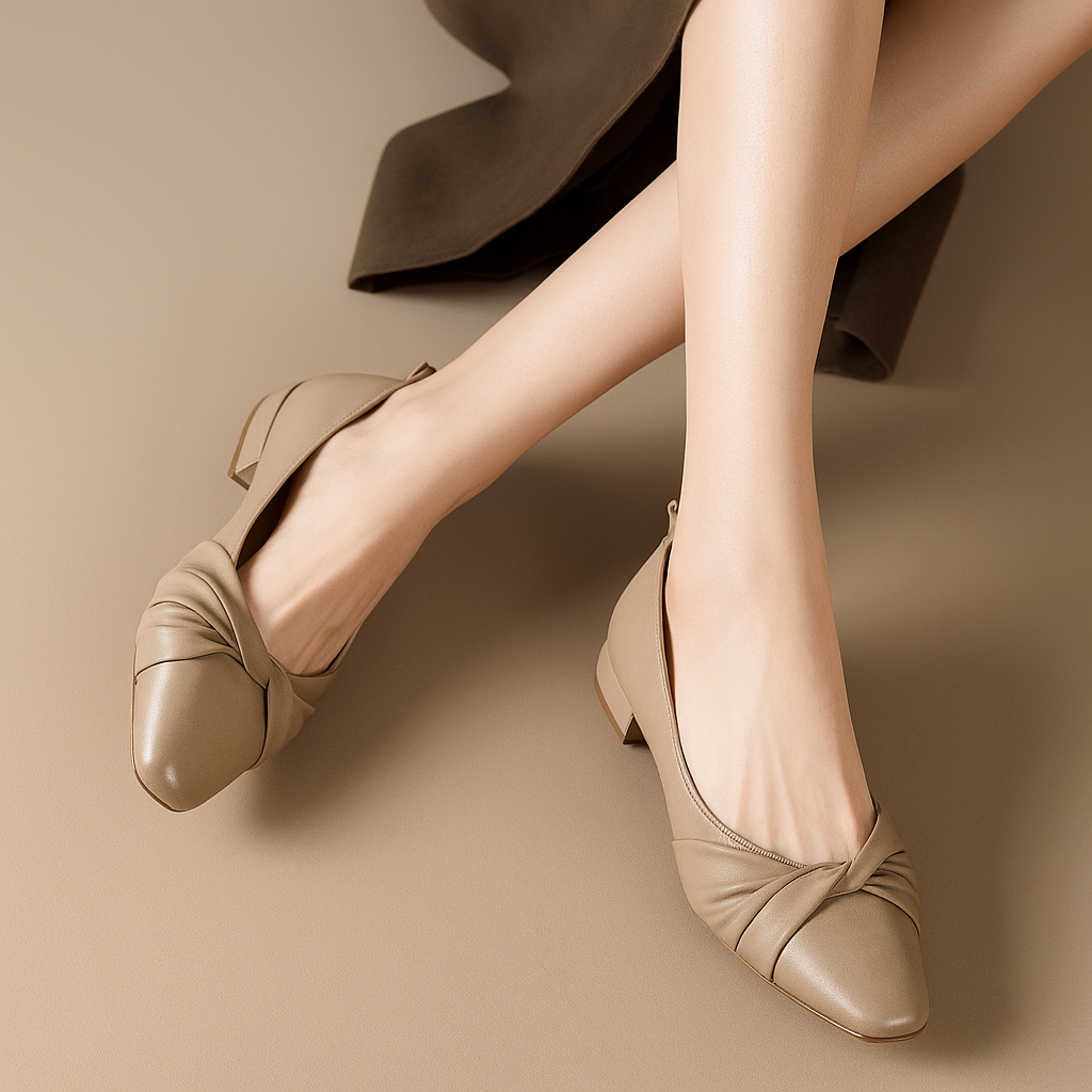 Damenschuhe aus weichem Leder mit niedrigem Absatz und spitzer Spitze