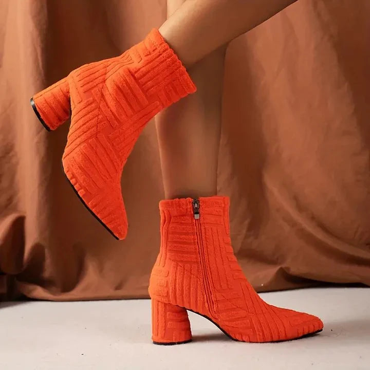 Einfarbige Damenstiefel mit Blockabsatz