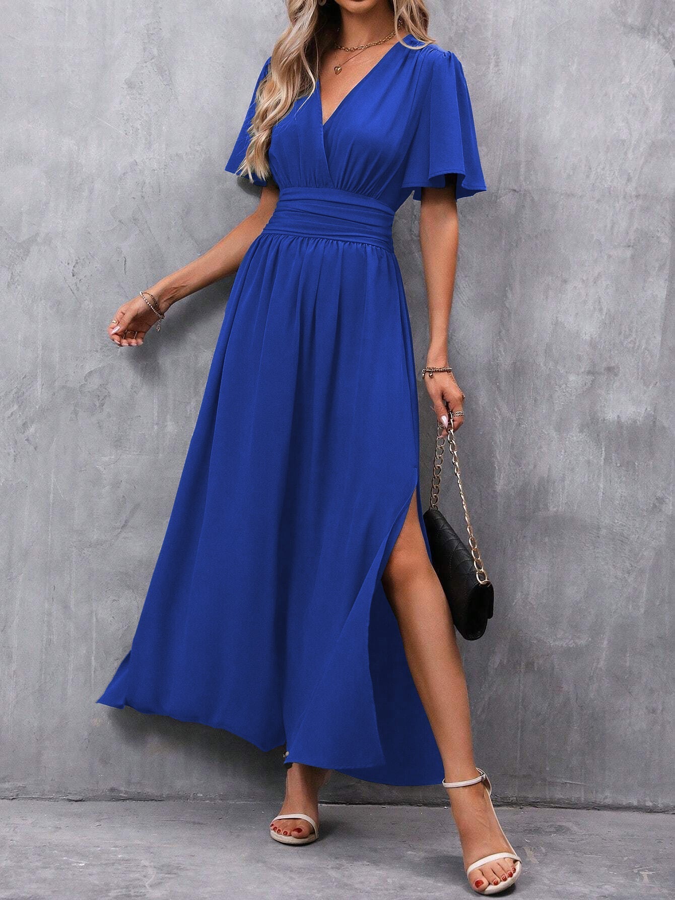 Maxikleid mit V-Ausschnitt
