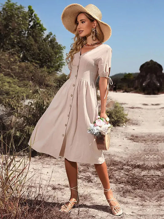 Leichtes Baumwollkleid mit V-Ausschnitt für Frühling und Sommer