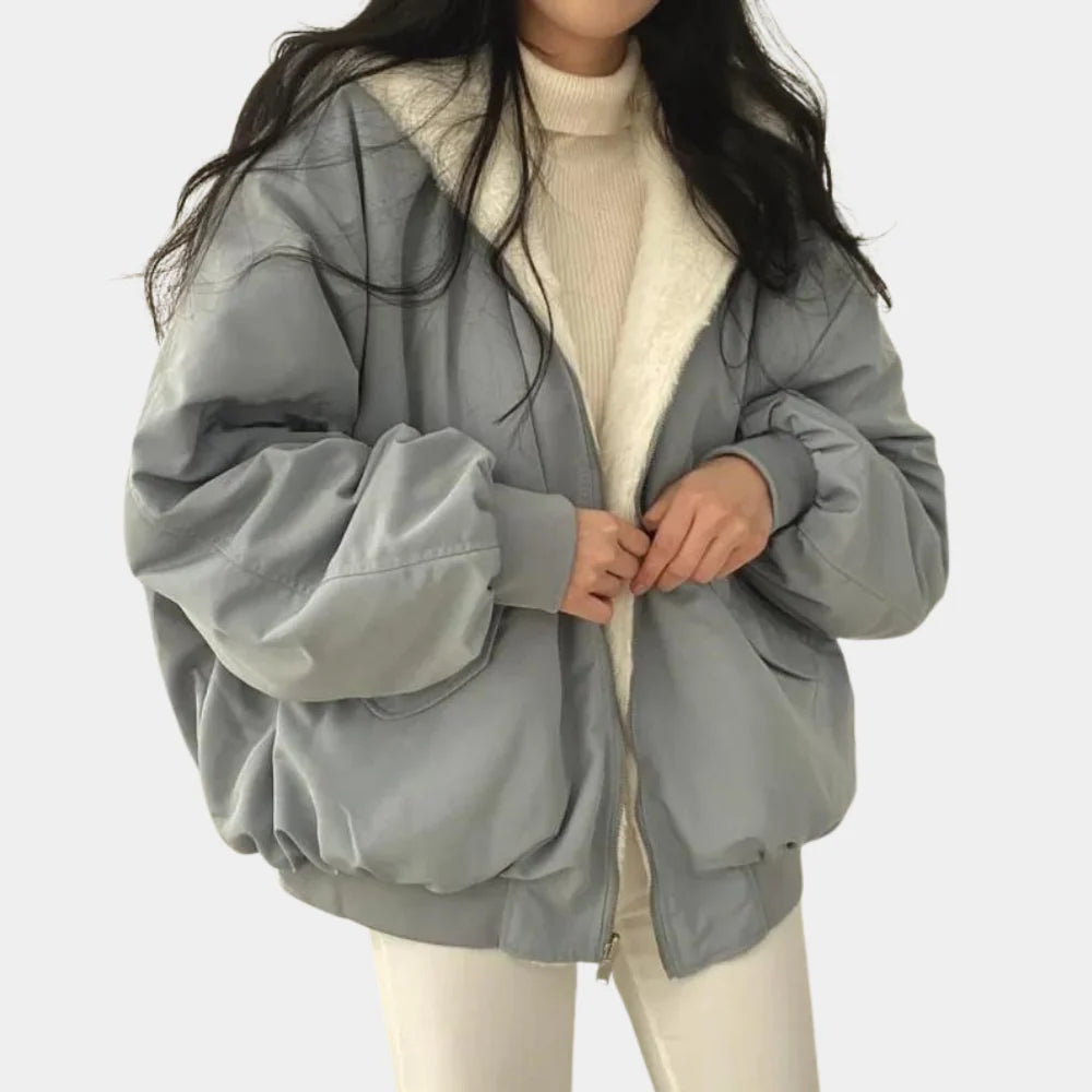 2-in-1-Wintermantel für Damen mit Kapuze. Vielseitige Wärme und Stil für kaltes Wetter.