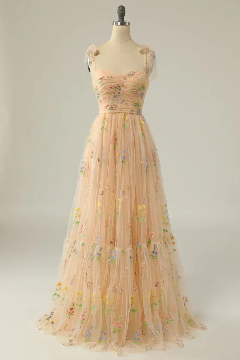Ballkleid aus besticktem Tüll