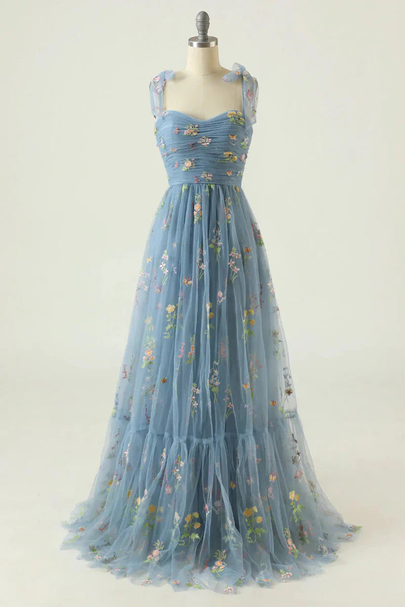 Ballkleid aus besticktem Tüll